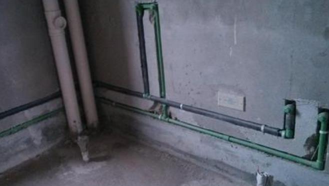 日豐水管為什么一長一短？購買冷熱水管的時候有哪些注意事項(xiàng)？