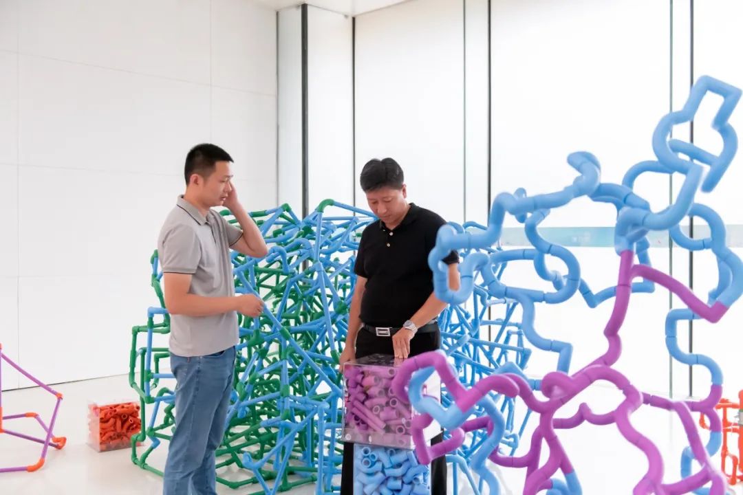 來(lái)雙奧館看龍勝管在“Colourful Cube”的藝術(shù)美學(xué)吧！